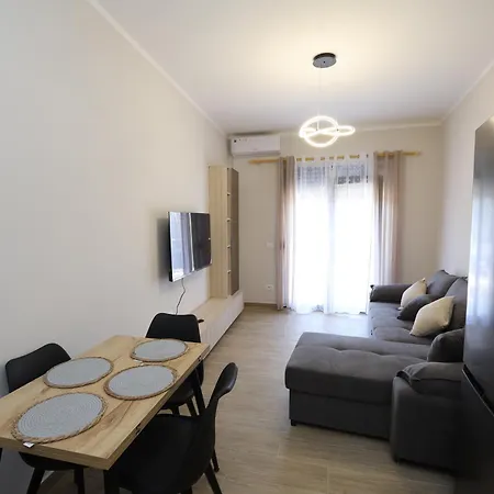 Eon Apartamento Golem (Tirana)